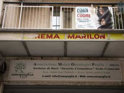 ...dove ancora oggi � presente un�insegna gialla a caratteri rossi con su scritto: �Cinema Marilon�. Si tratta della mitica sala aperta nel 1953 che dagli anni 80 ai 90 proiett� film a luci rosse